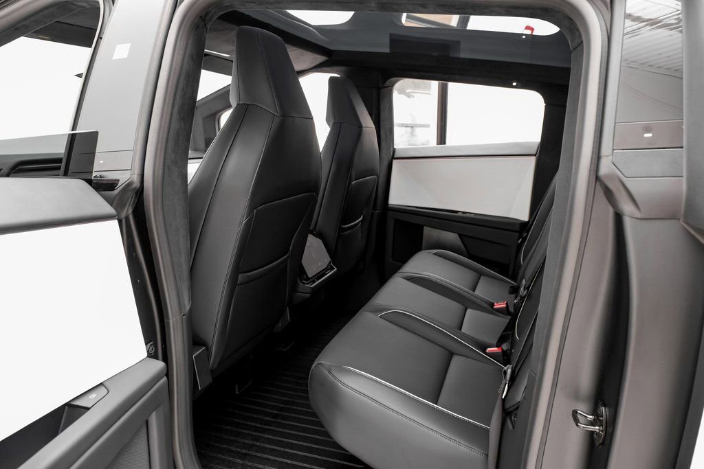 Used 2024 Tesla Cybertruck AWD Crew Cab image 39