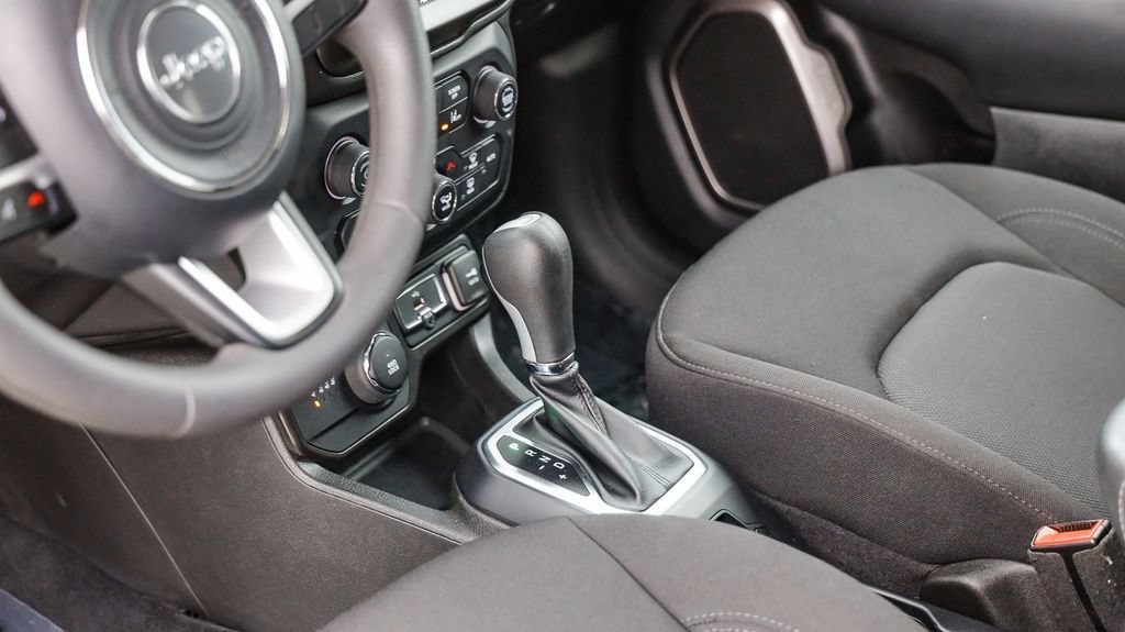 Used 2023 Jeep Renegade Latitude AWD/4WD image 23