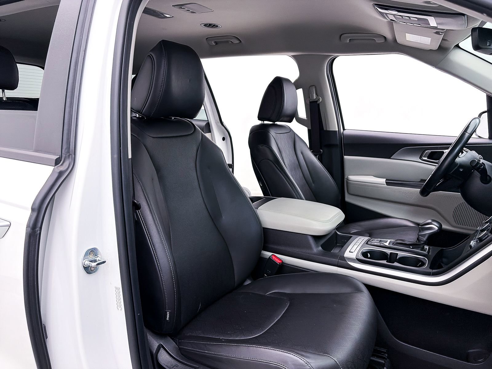 Used 2022 Kia Carnival LX image 35