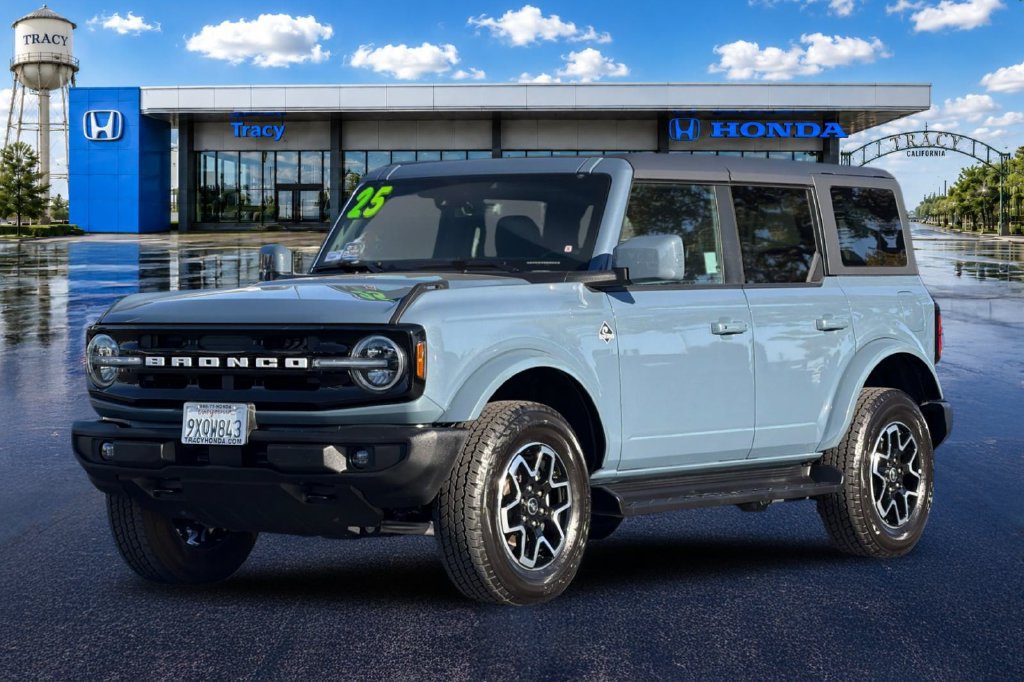 Used 2025 Ford Bronco Outer Banks AWD/4WD image 13