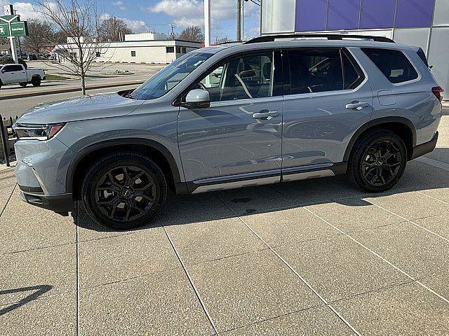 Used 2025 Honda Pilot Elite image 11