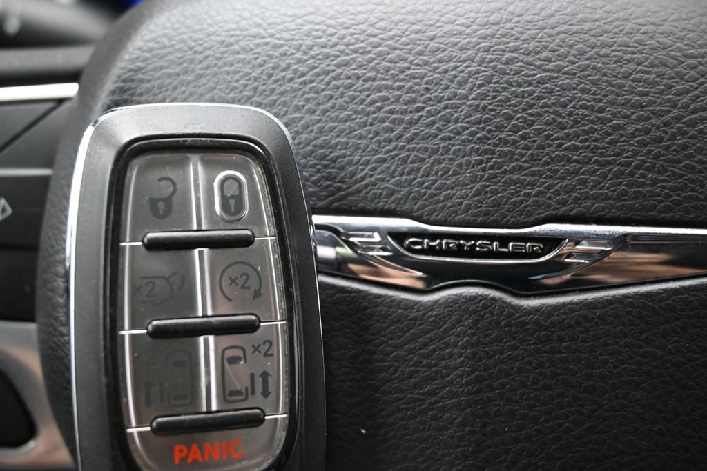 Used 2023 Chrysler Pacifica Touring-L FWD image 45