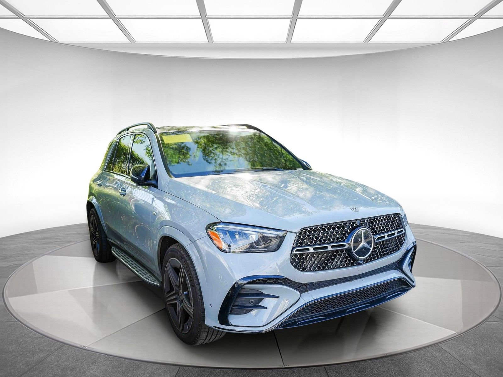 Used 2025 Mercedes-Benz GLE 450e 4MATIC image 2