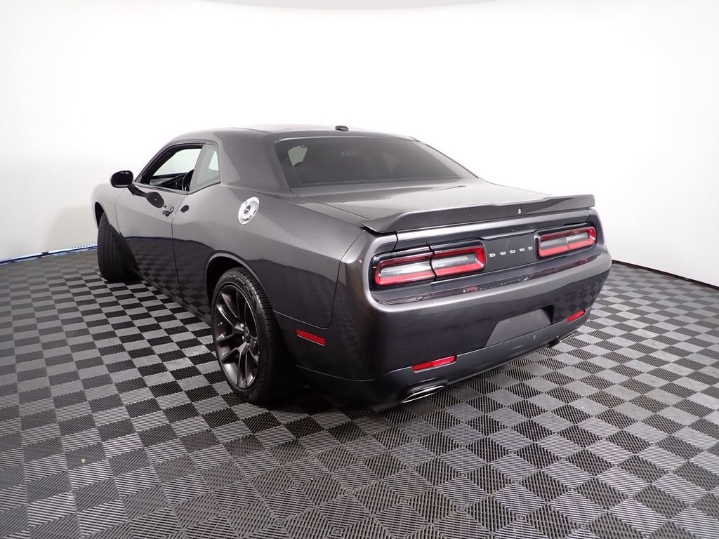 Used 2019 Dodge Challenger SXT RWD image 10