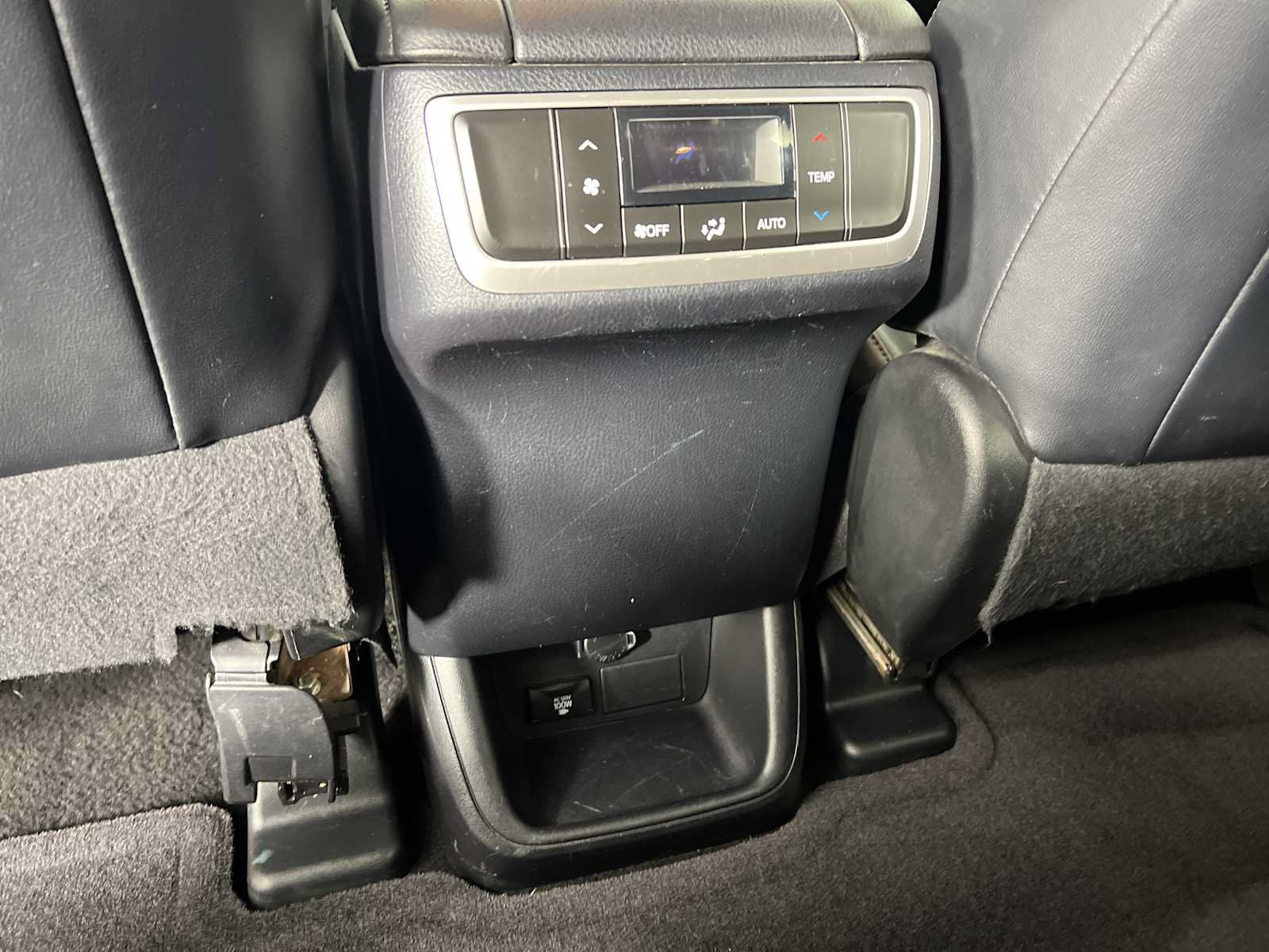 Used 2015 Toyota Highlander XLE FWD image 24