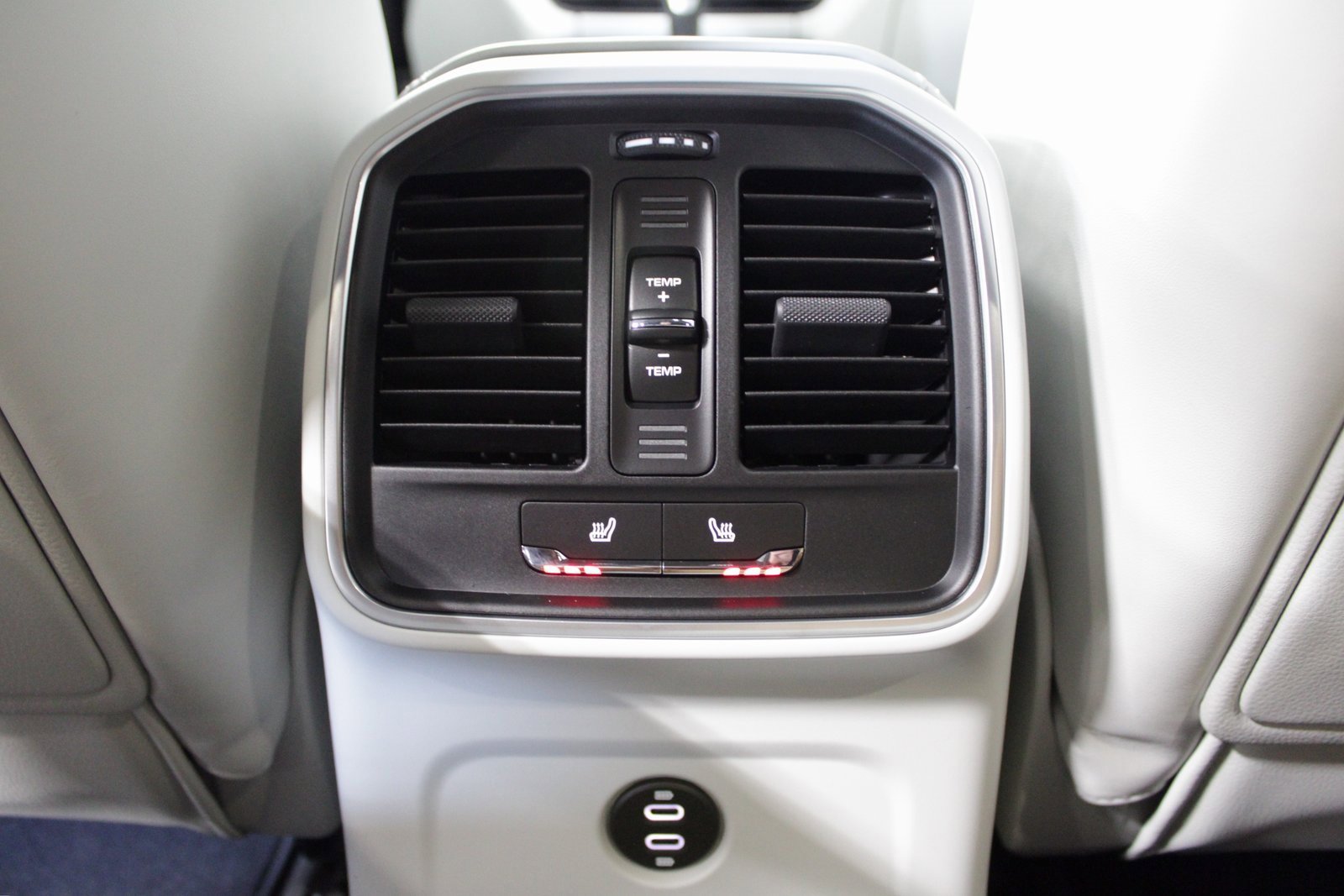 New 2026 Porsche Macan image 20