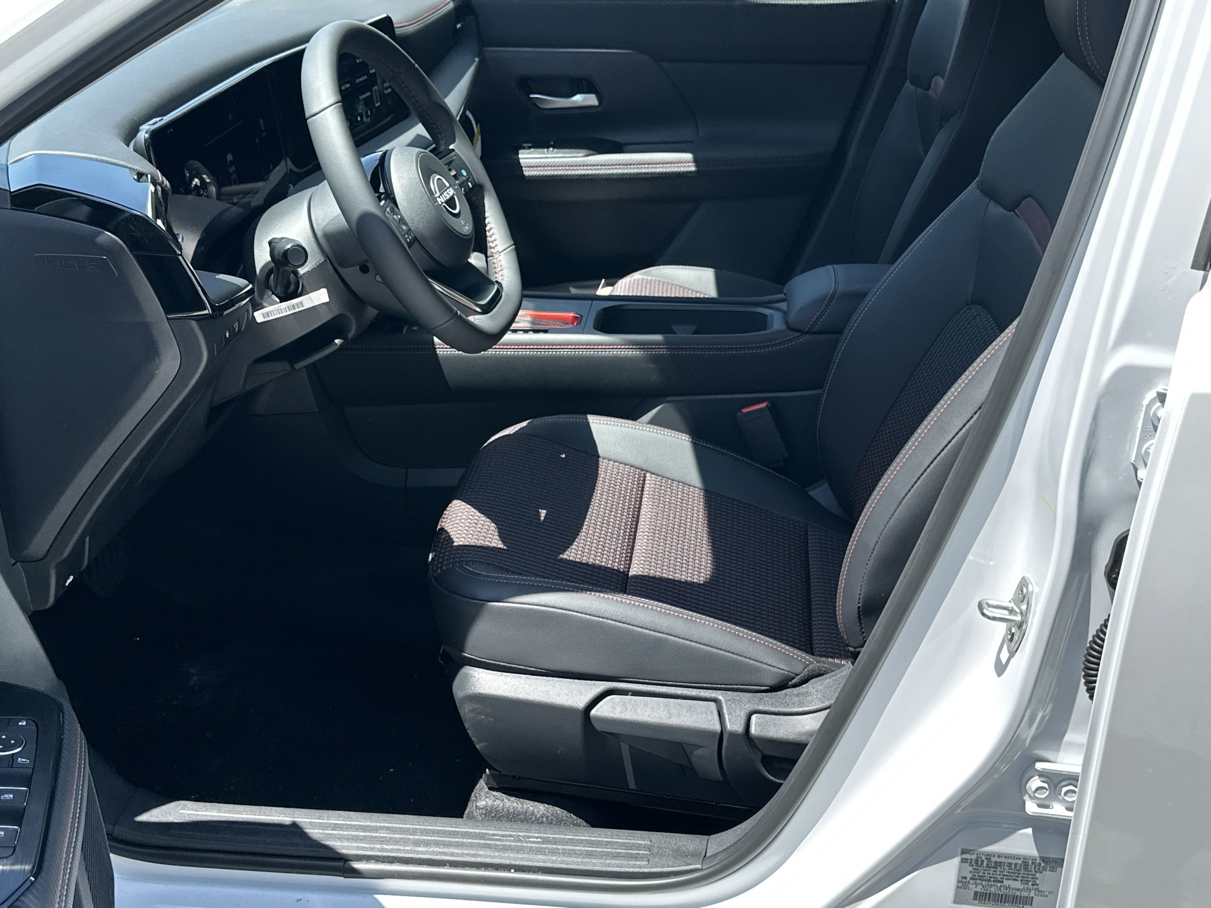 New 2025 Nissan Kicks SR image 9