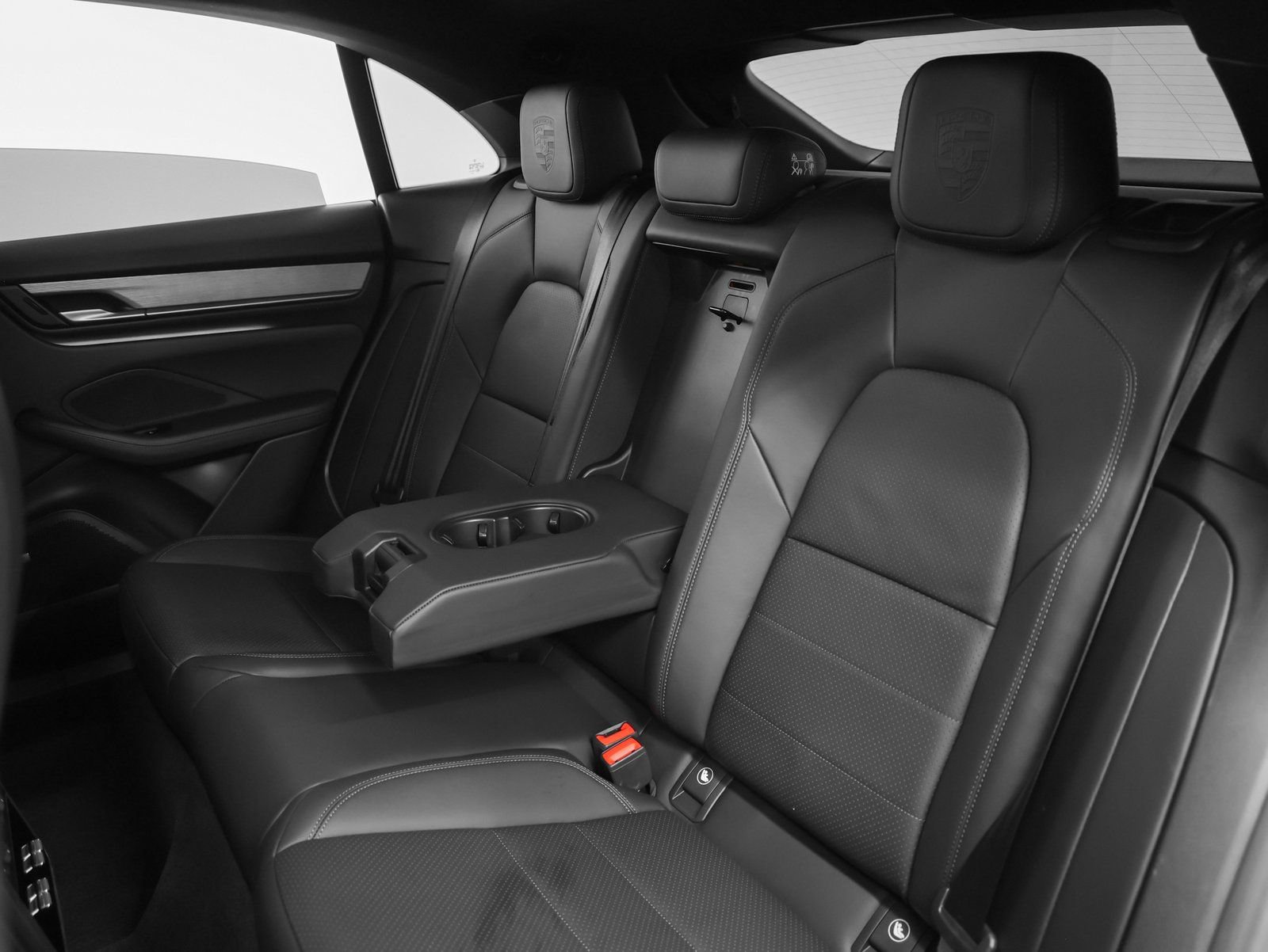 Certified 2025 Porsche Macan 4 Electric image 49