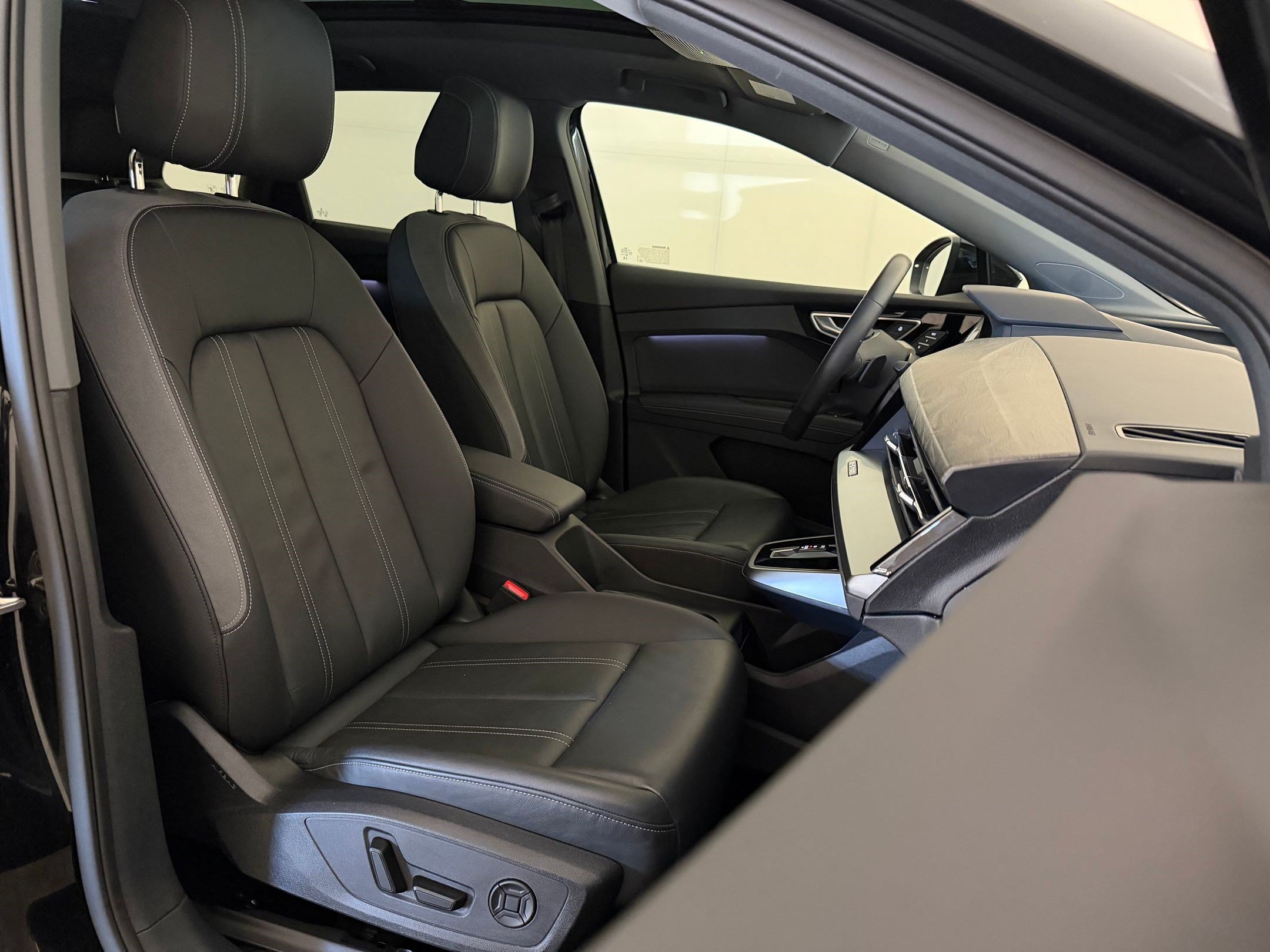 Certified 2025 Audi Q4 e-tron Premium w/ Convenience Package RWD image 31