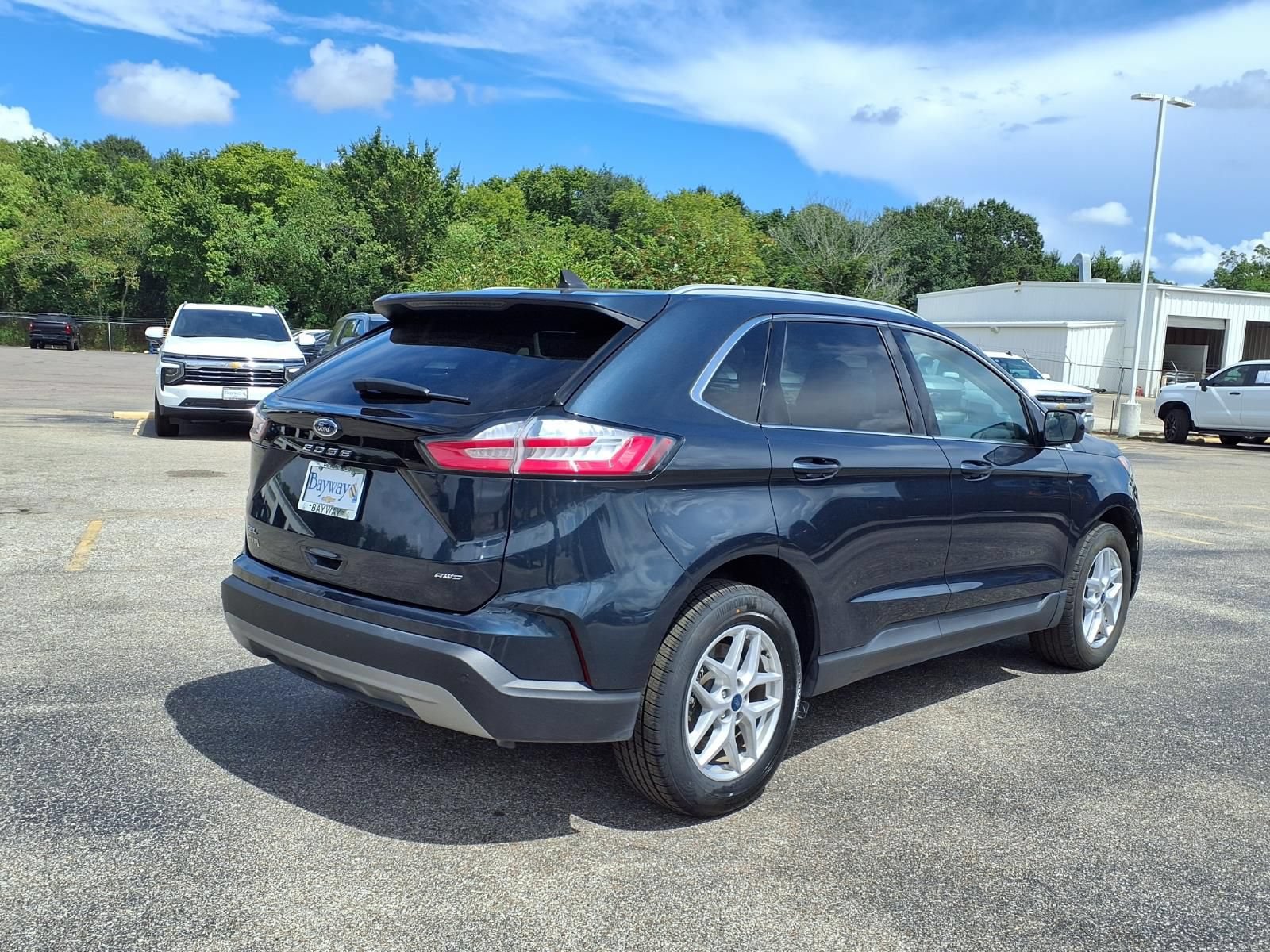 Used 2022 Ford Edge SEL w/ Convenience Package AWD/4WD image 2