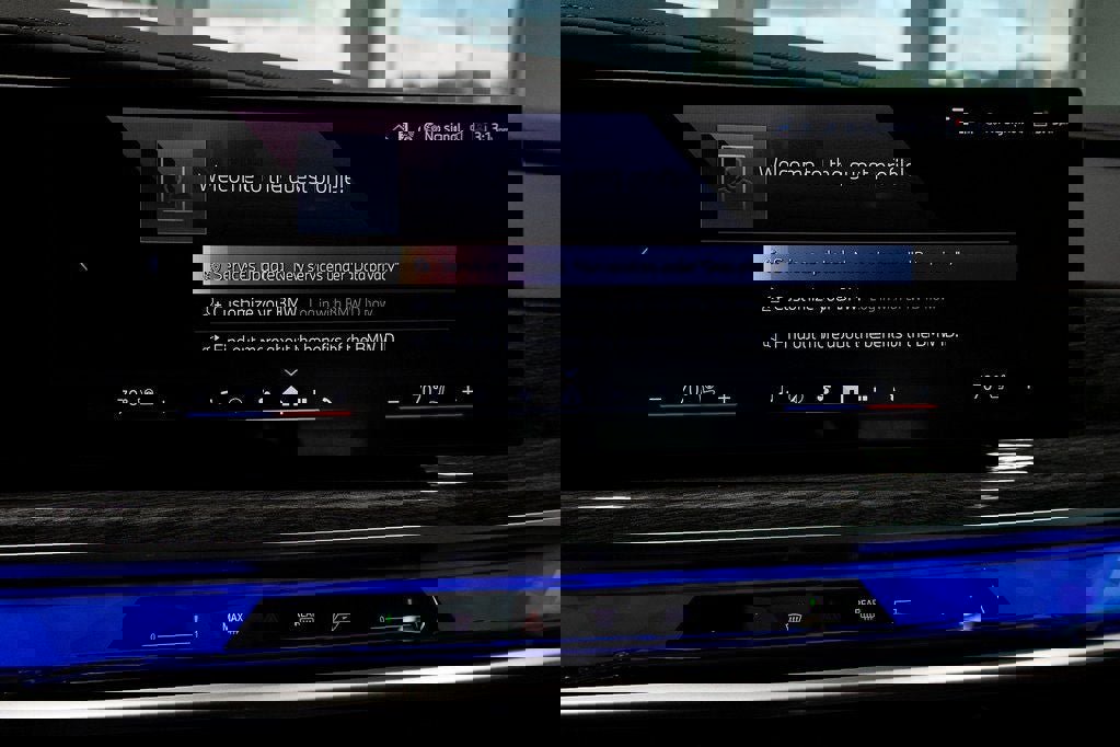 Used 2025 BMW i7 eDrive50 w/ Premium Package RWD image 29