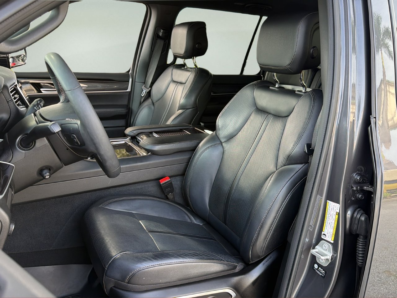 Used 2024 Jeep Wagoneer 2WD image 12