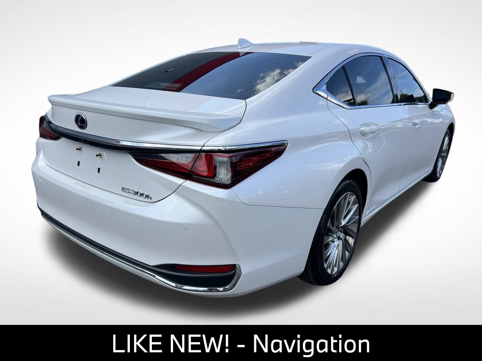 Used 2019 Lexus ES 300h Ultra Luxury w/ Accessory Package 2 FWD image 12