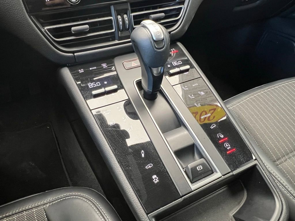 Used 2023 Porsche Macan Turbo image 11