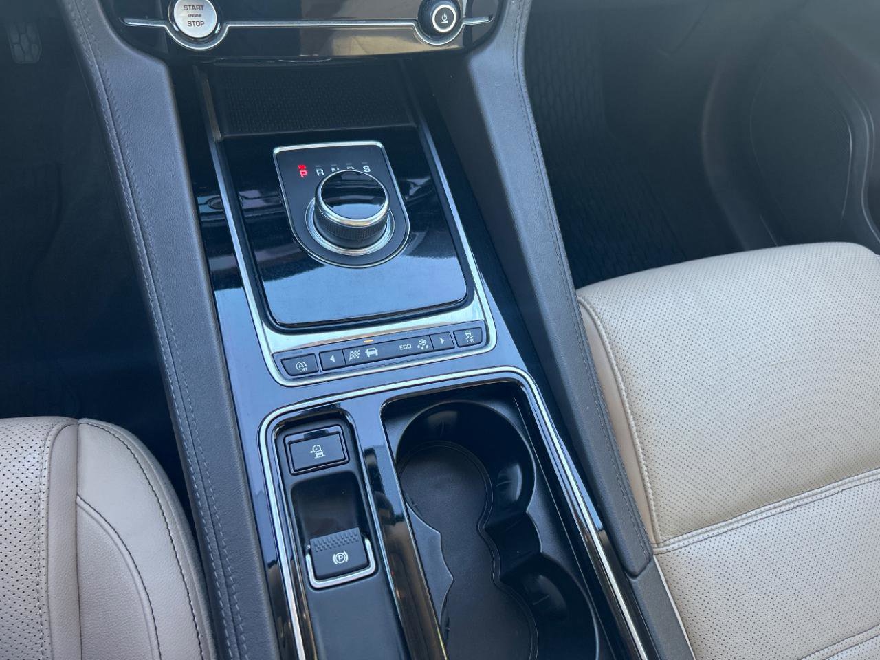 Used 2020 Jaguar F-PACE Prestige image 14