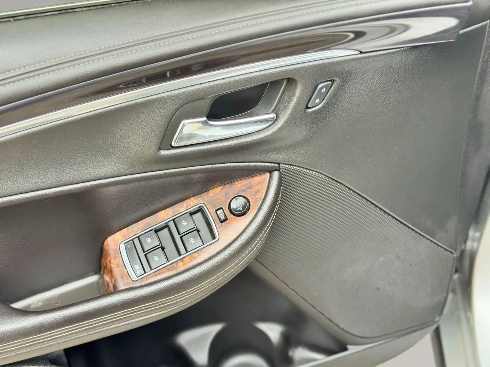 Used 2015 Chevrolet Impala LT w/ Convenience Package image 14