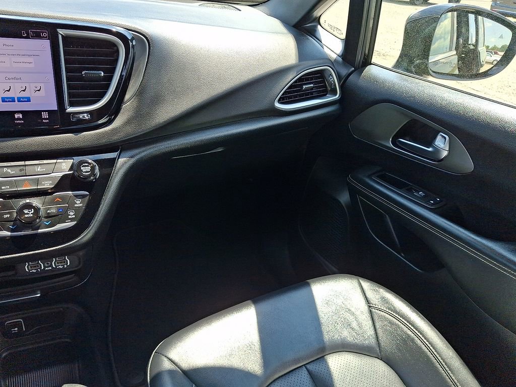 Used 2025 Chrysler Pacifica Select FWD image 17