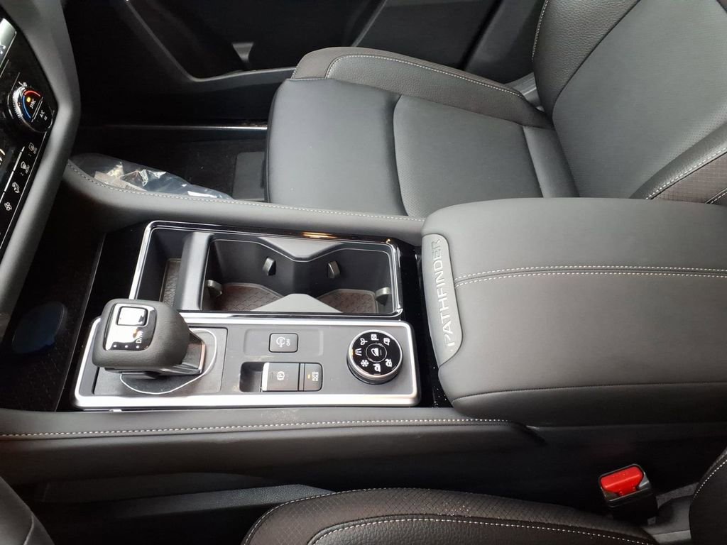 New 2026 Nissan Pathfinder SL image 15