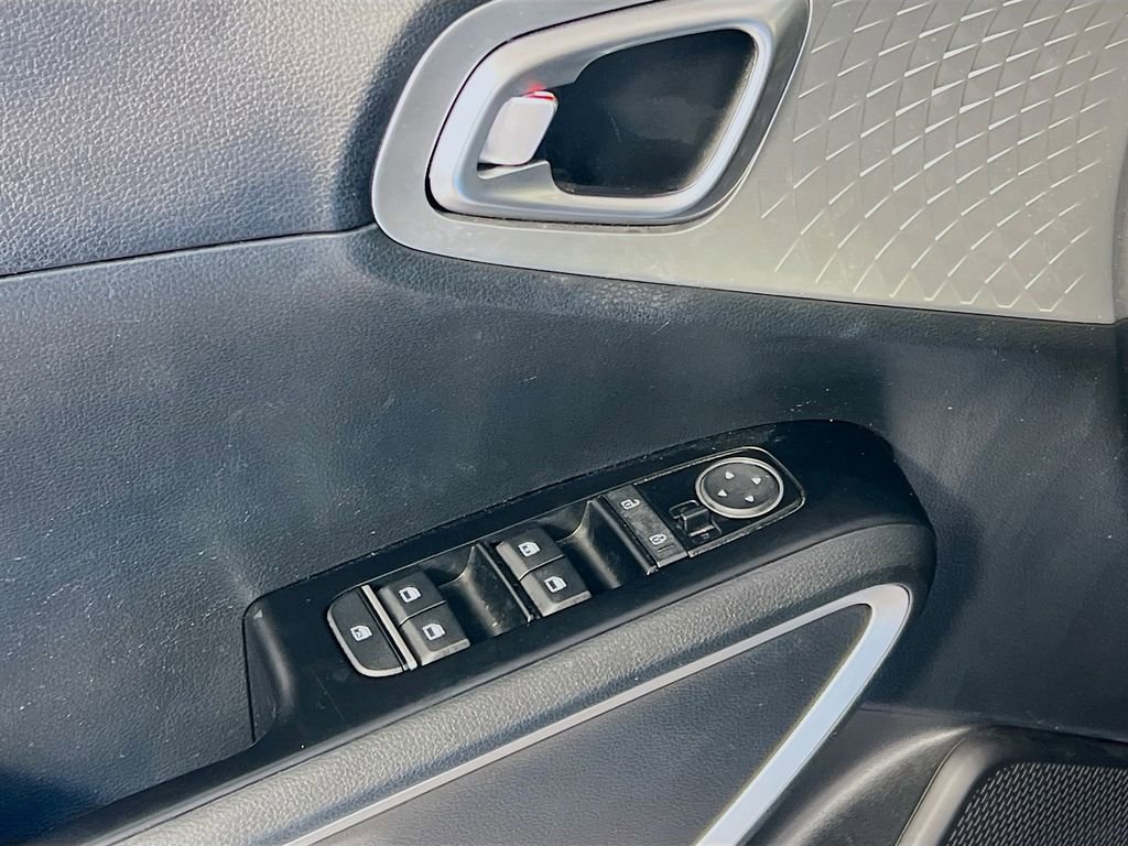 Certified 2023 Kia Soul S FWD image 11