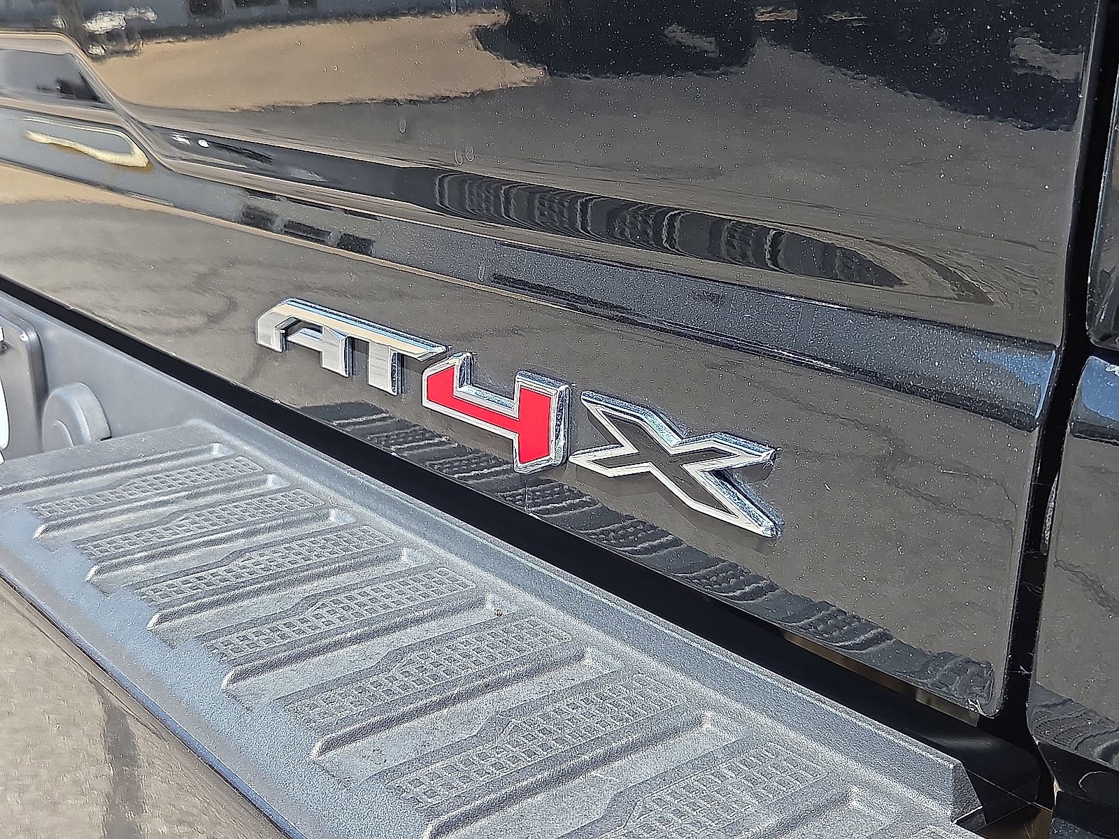 Used 2024 GMC Sierra 2500 AT4X AWD/4WD image 8