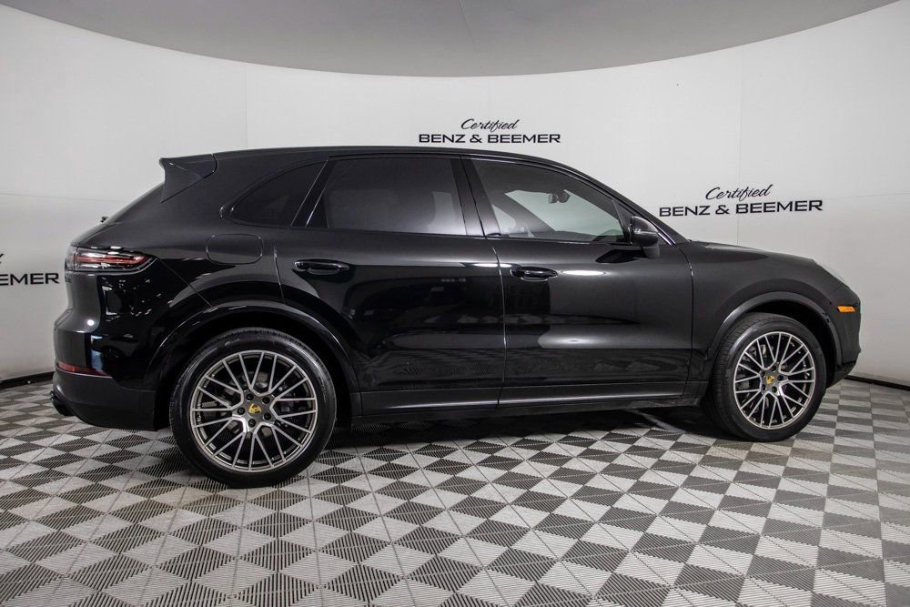 Used 2023 Porsche Cayenne S Platinum w/ Premium Package Plus image 12