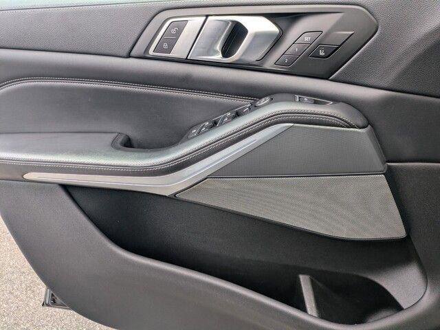 Used 2021 BMW X5 M50i AWD/4WD image 28