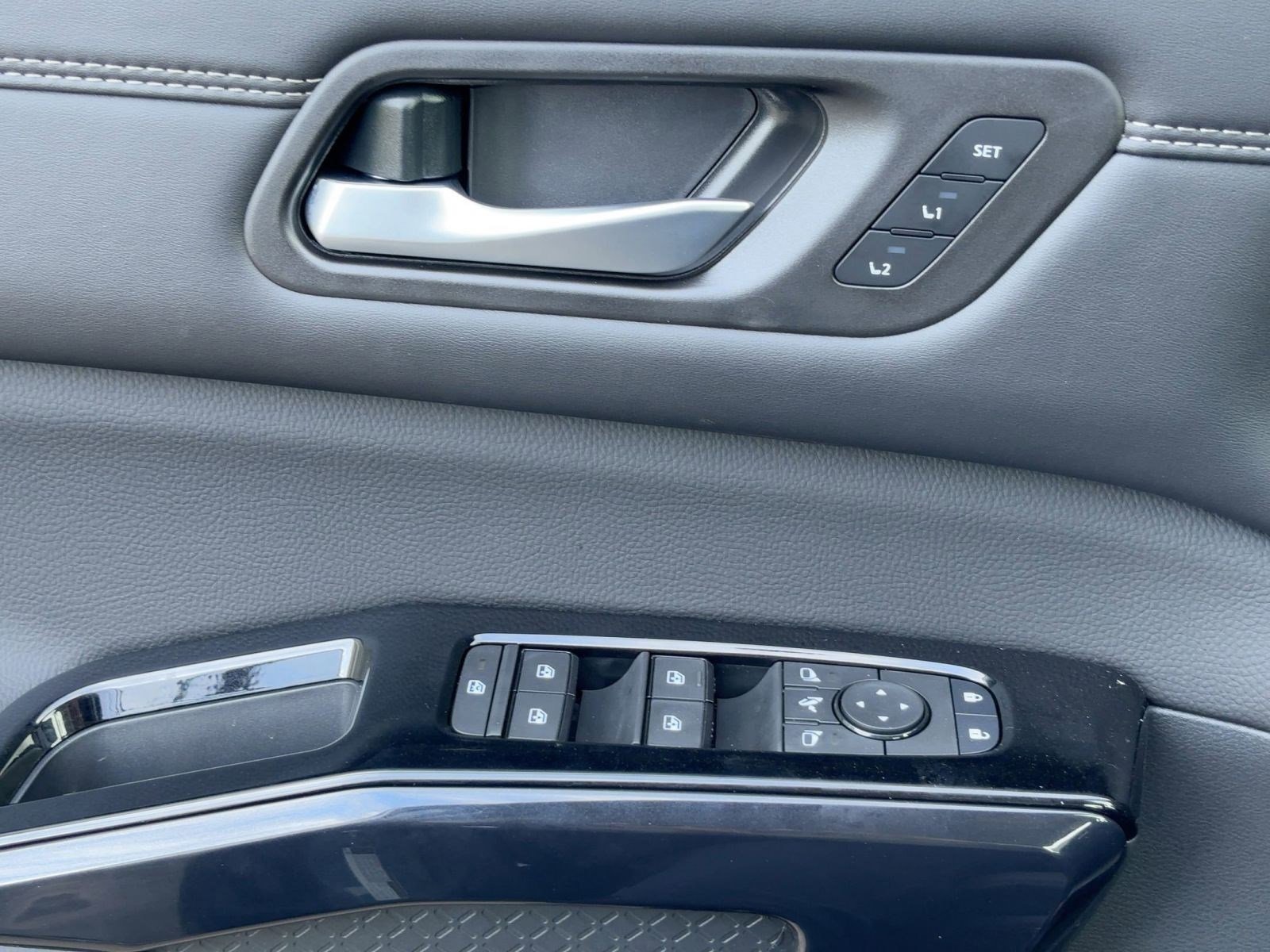 New 2026 Nissan Pathfinder Platinum image 19