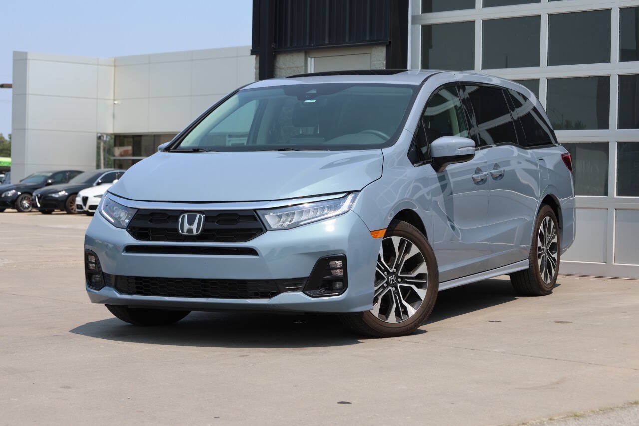 Used 2025 Honda Odyssey Elite image 3