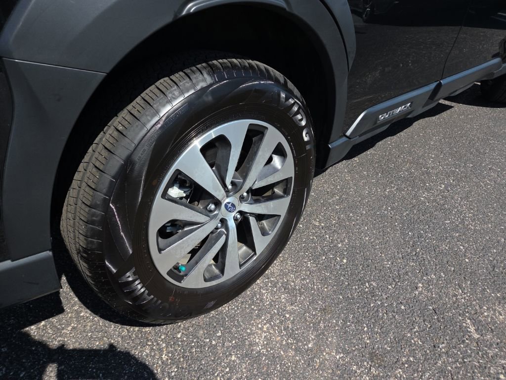 Used 2025 Subaru Outback Premium AWD/4WD image 7