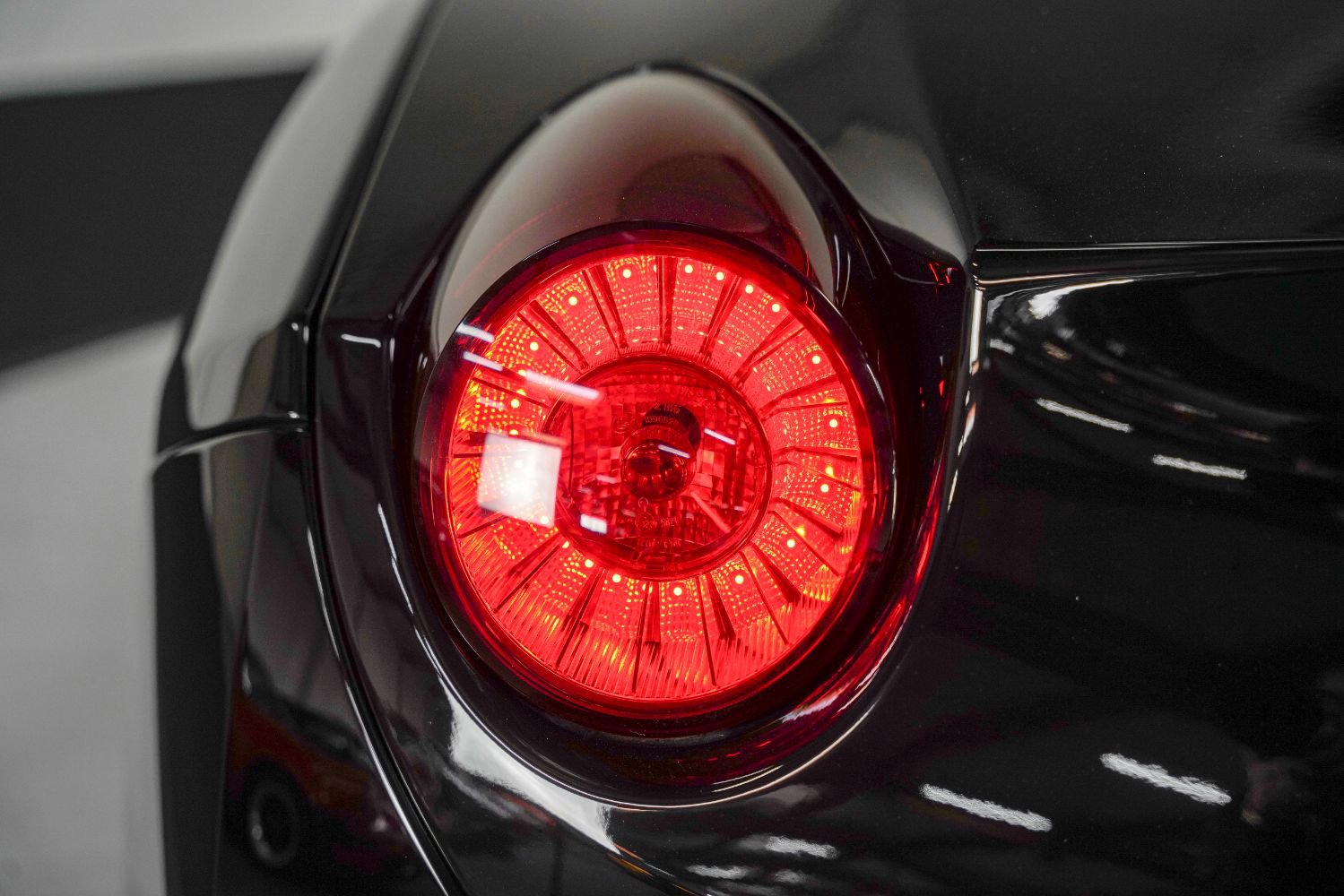 Used 2010 Ferrari California RWD image 24