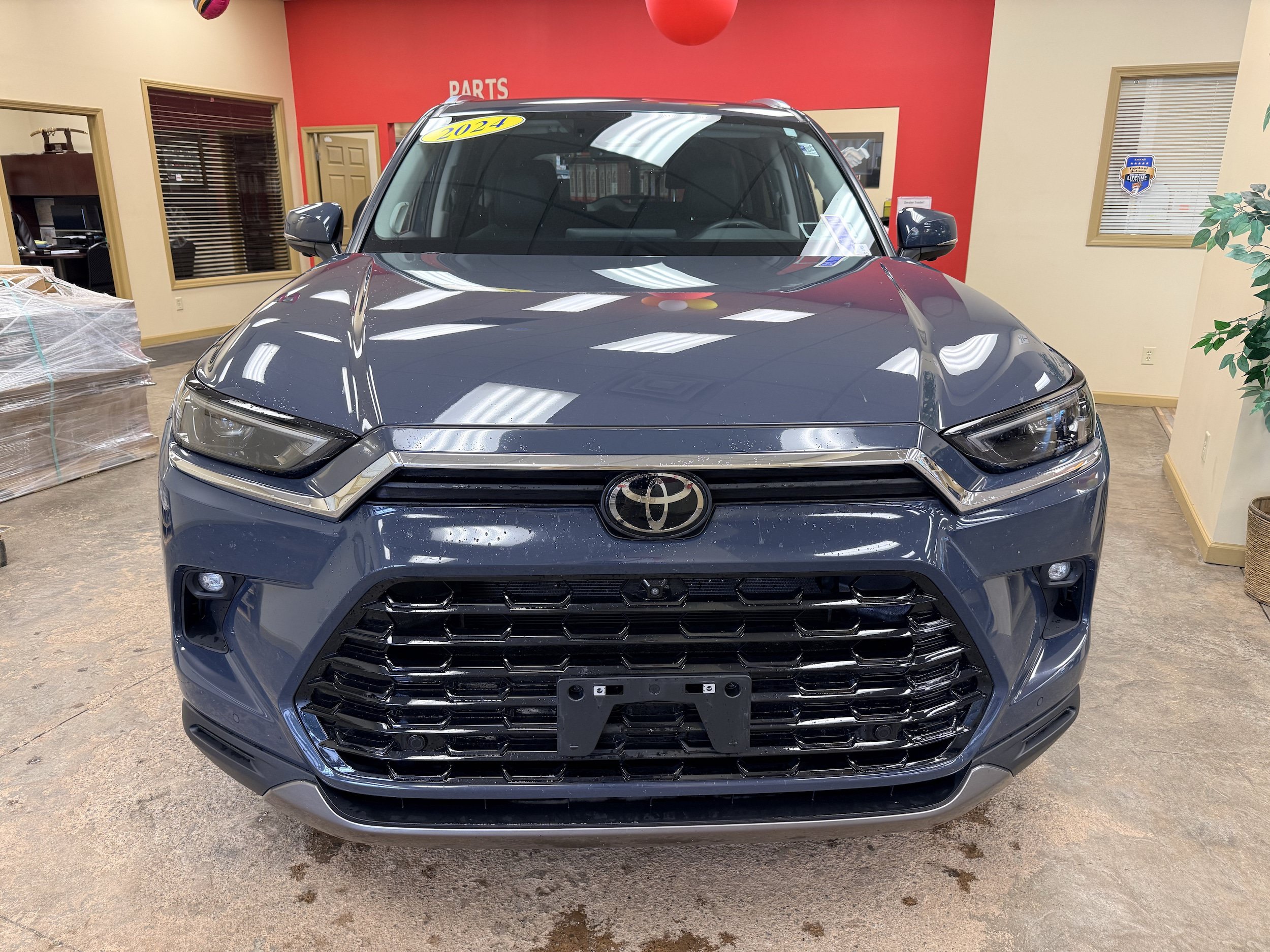 Used 2024 Toyota Grand Highlander AWD video 2