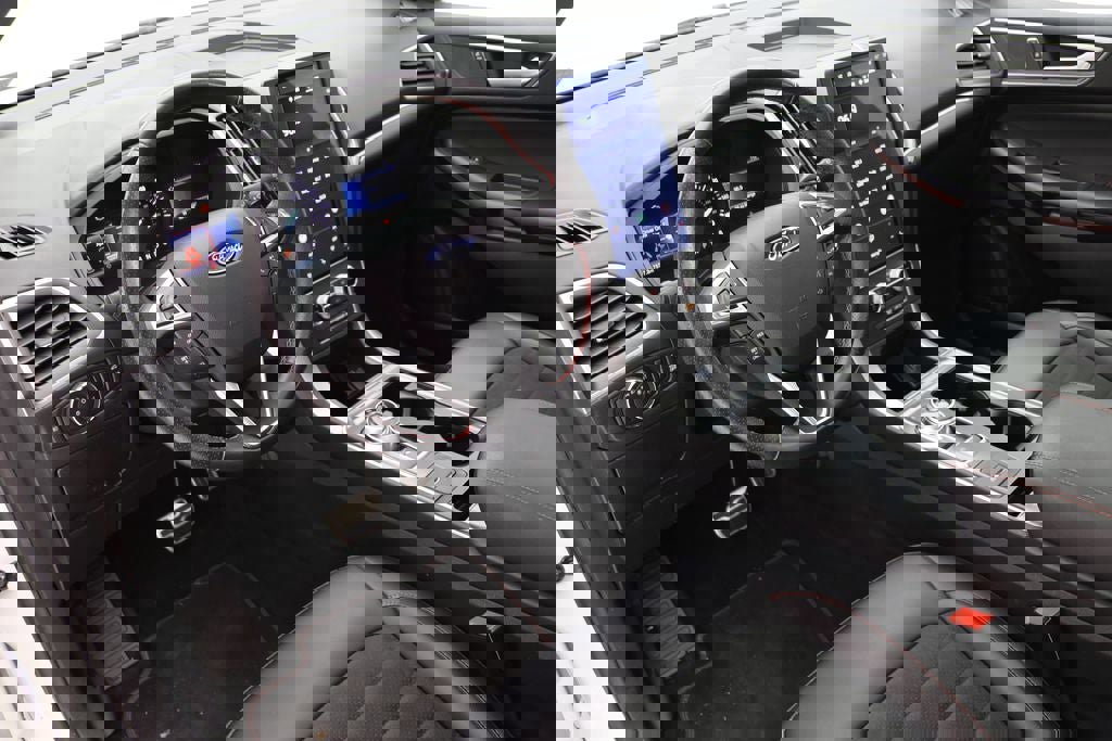 Used 2022 Ford Edge ST-Line image 13