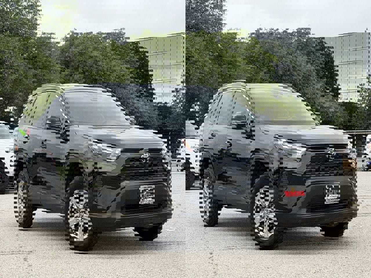 Used 2025 Toyota RAV4 XLE FWD image 2