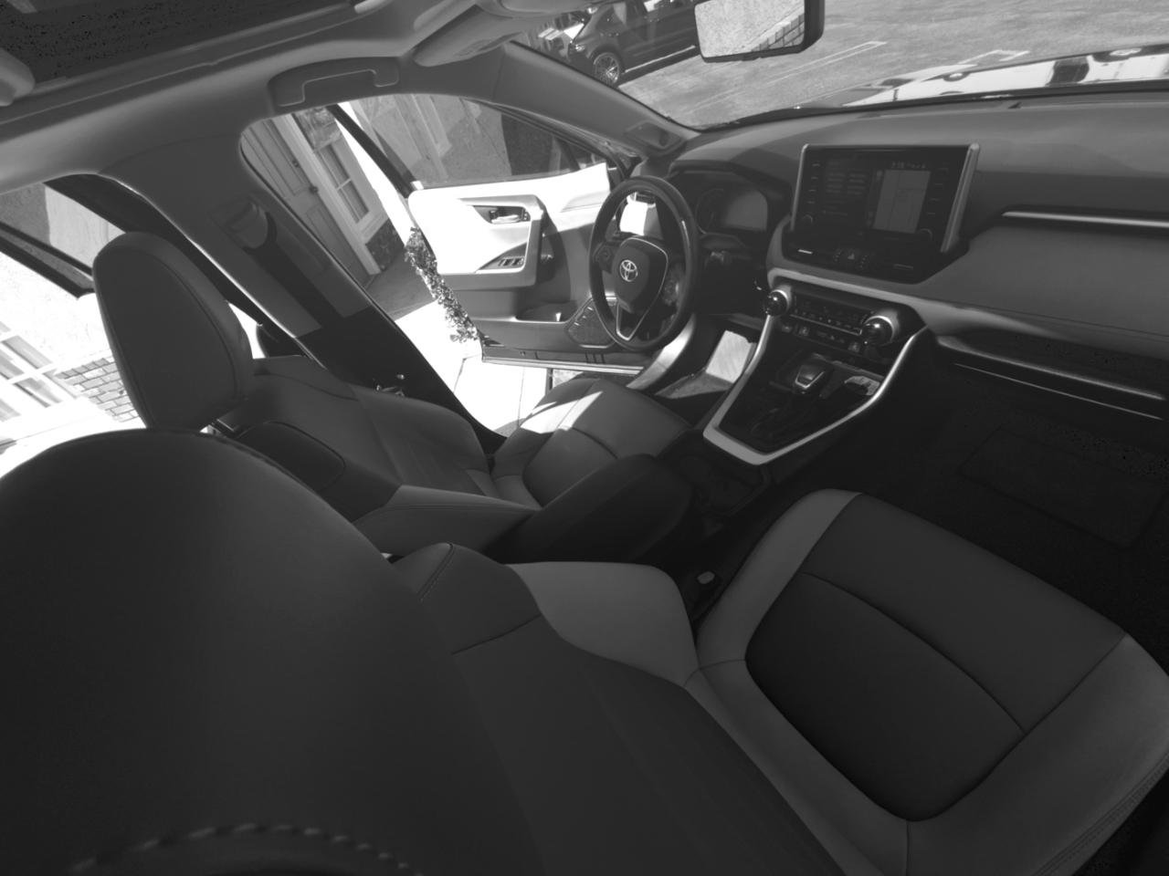 Used 2019 Toyota RAV4 Limited w/ Carpet Mat Package FWD image 18