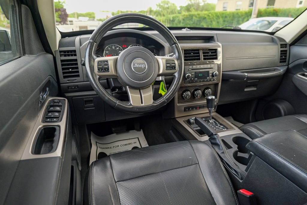Used 2011 Jeep Liberty Limited w/ Chrome Accents Group AWD/4WD image 38