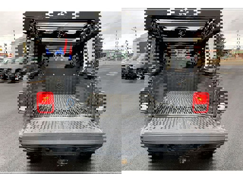 Used 2020 Jeep Gladiator Overland w/ Popular Equipment Package image 11