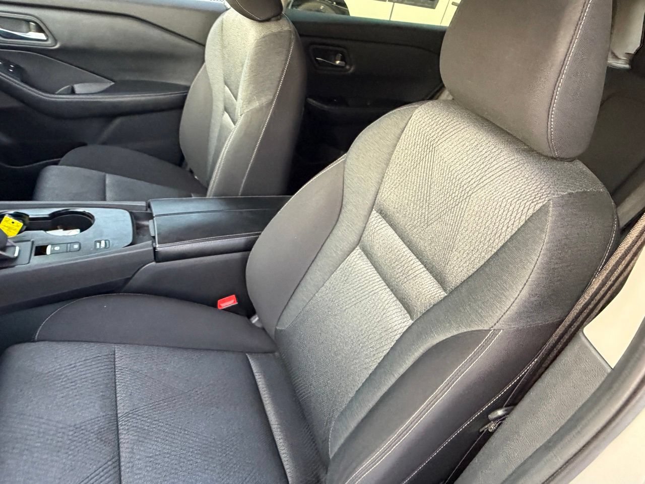 Certified 2025 Nissan Rogue SV FWD image 28