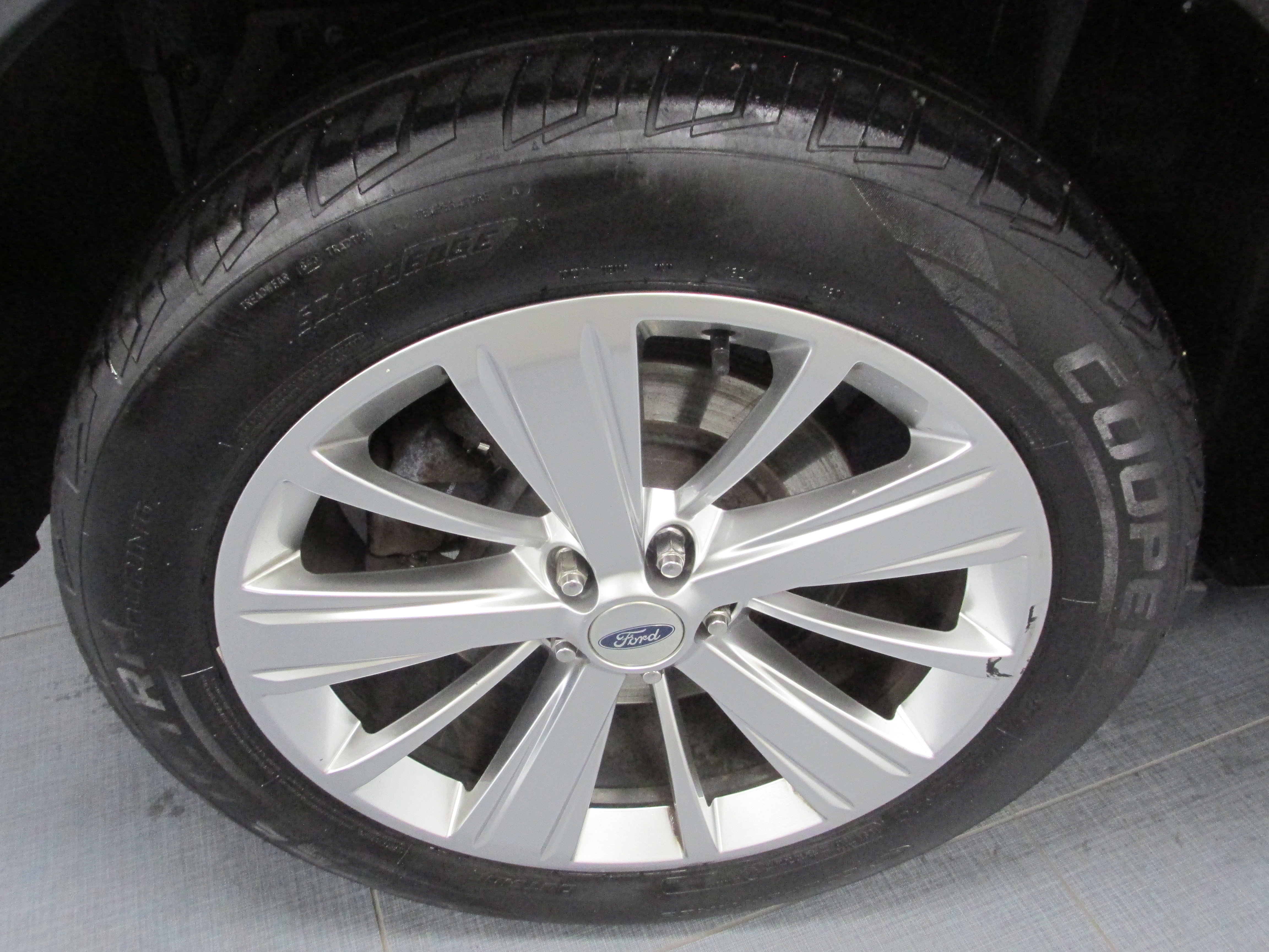 Certified 2019 Ford Explorer Limited w/ Class III Trailer Tow Package image 16