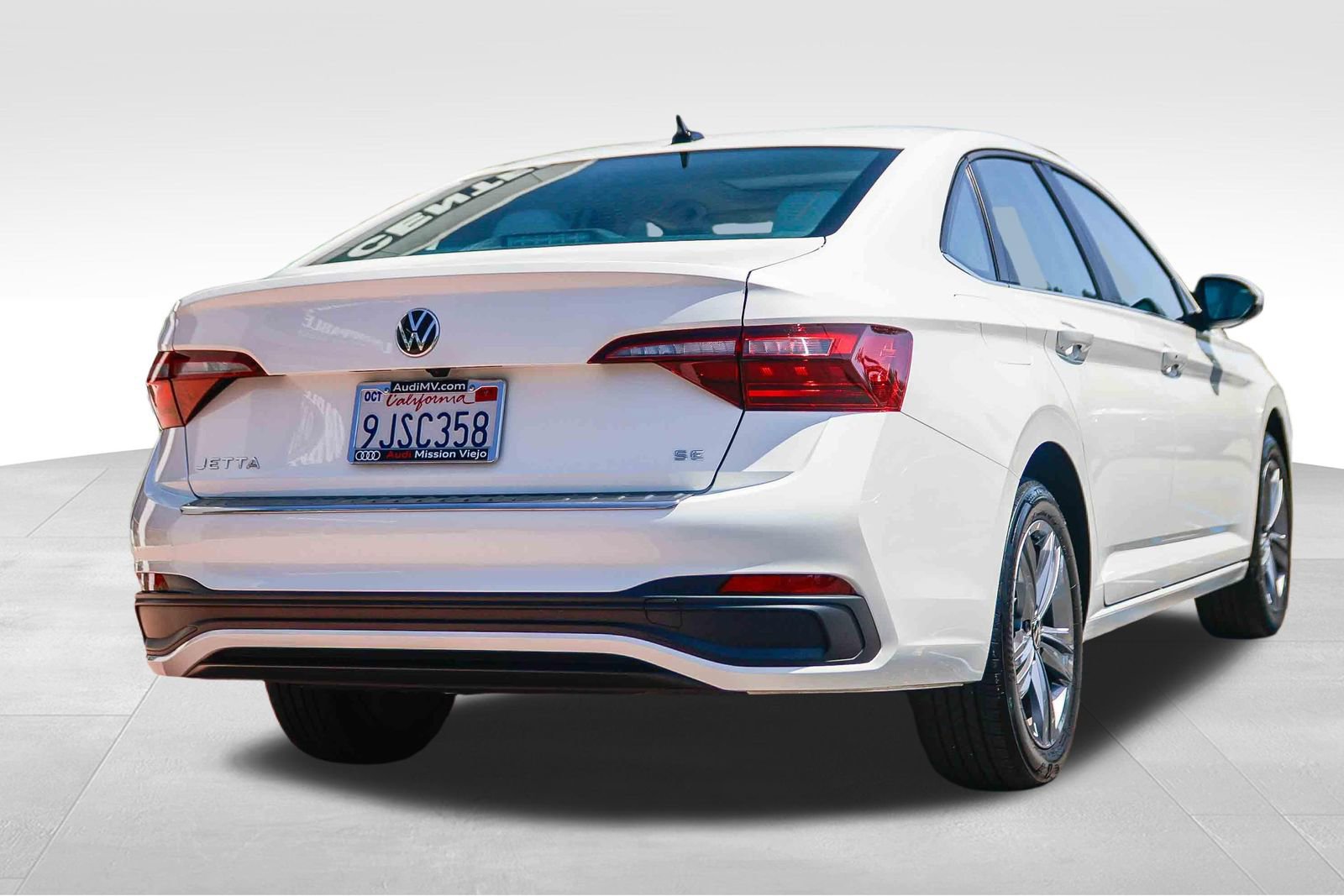Used 2023 Volkswagen Jetta SE FWD image 6