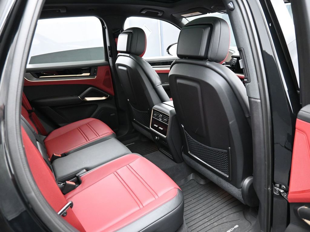 Certified 2025 Porsche Cayenne S AWD/4WD image 28