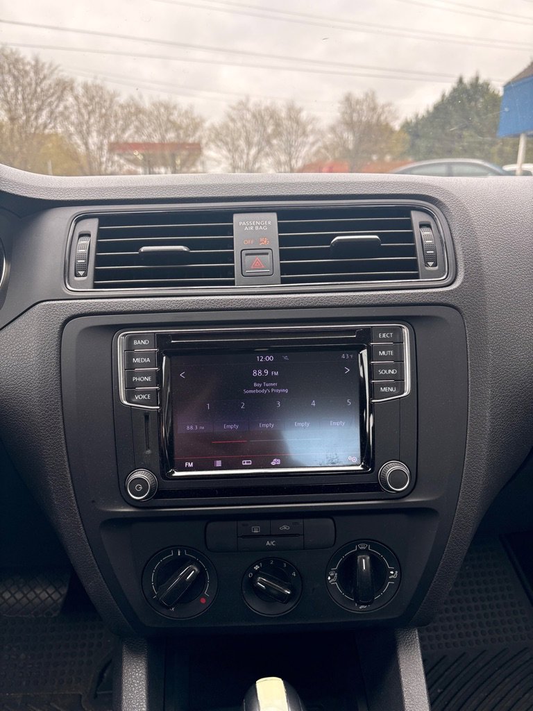 Used 2016 Volkswagen Jetta S image 18