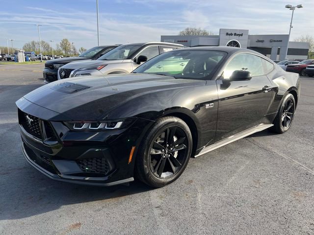 Used 2024 Ford Mustang GT RWD image 3