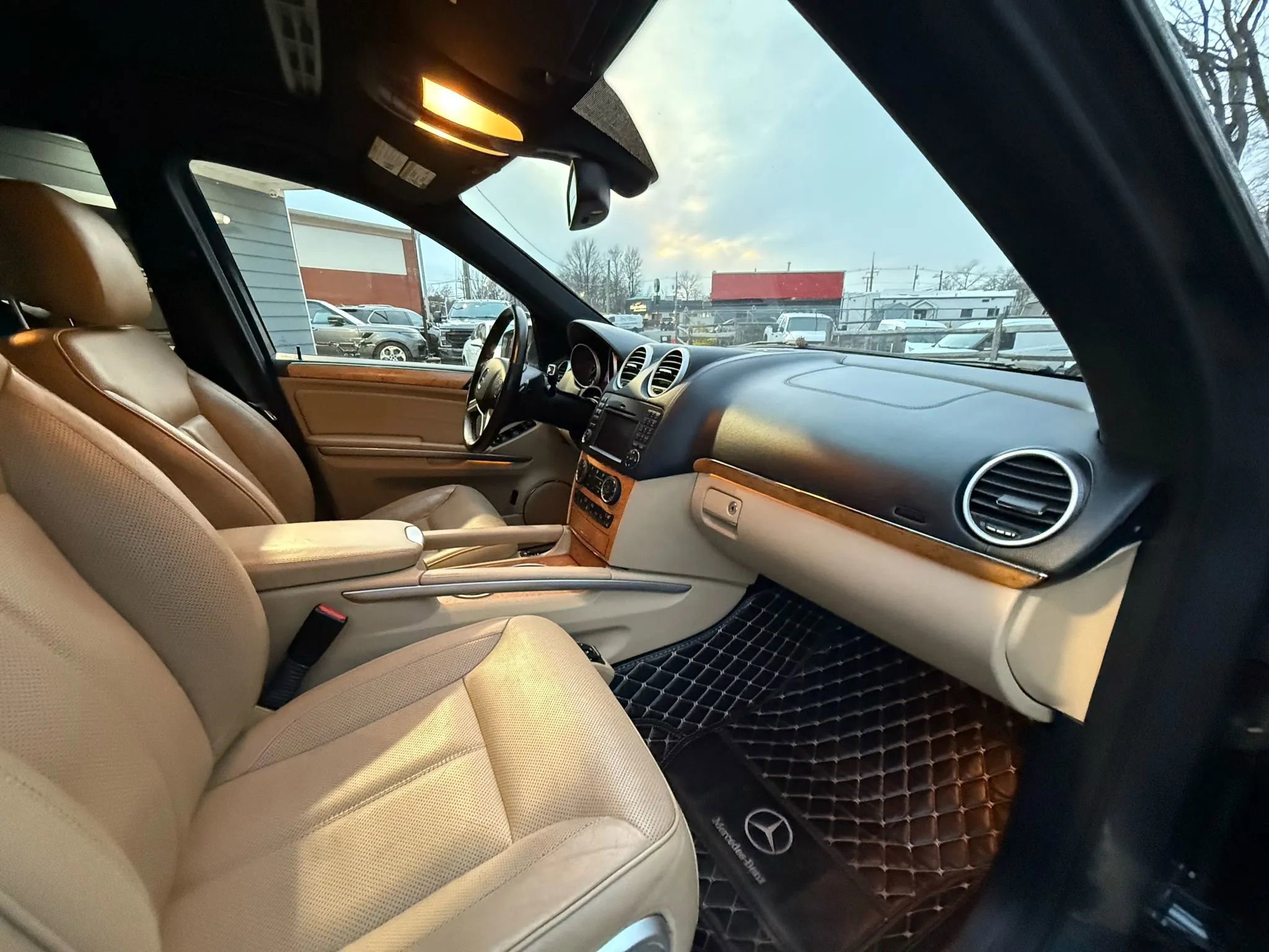 Used 2012 Mercedes-Benz GL 550 GL 550 4MATIC Sport Utility 4D image 32