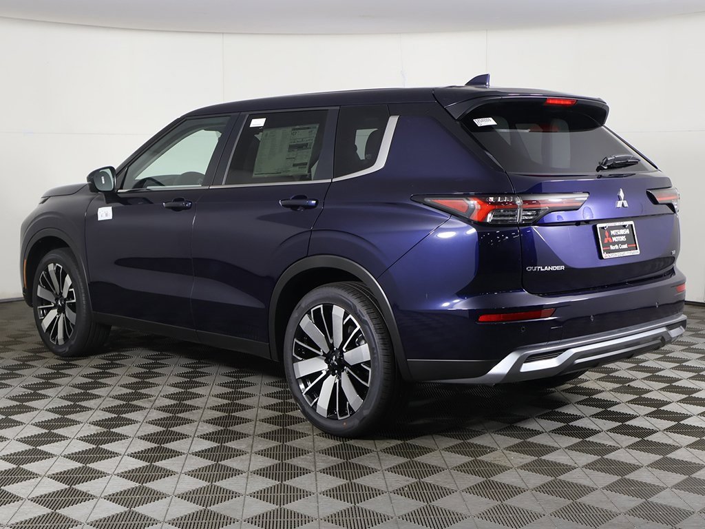 New 2025 Mitsubishi Outlander SE image 11