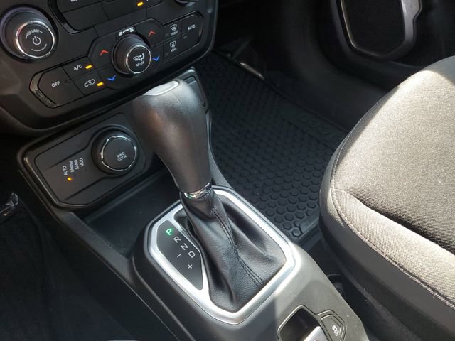 Used 2023 Jeep Renegade Latitude w/ Premium Group AWD/4WD image 28