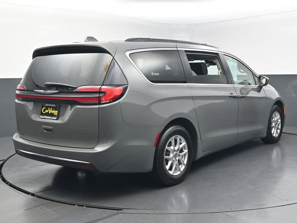 Used 2022 Chrysler Pacifica Touring-L FWD image 5