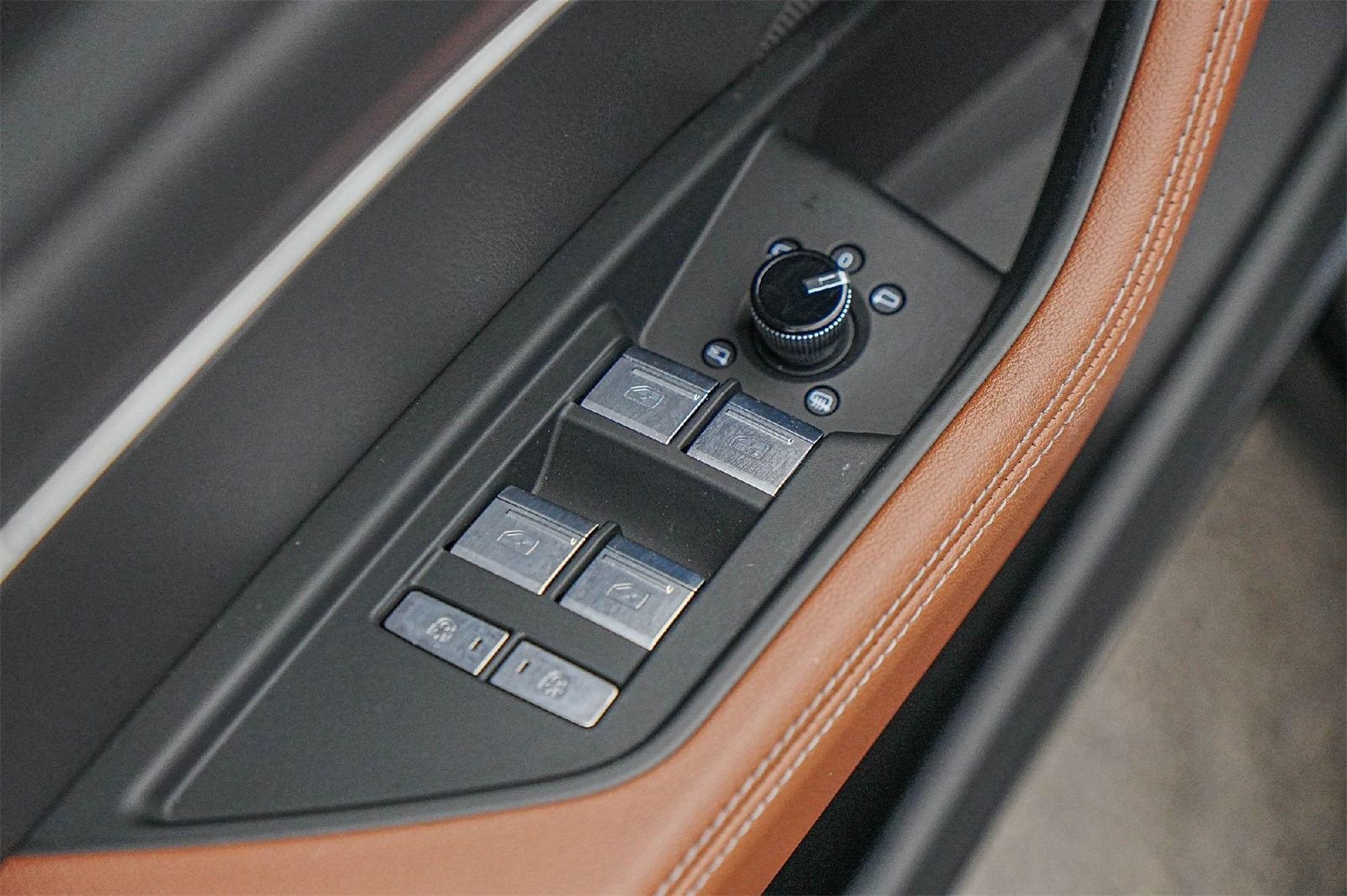 Used 2024 Audi Q8 e-tron Premium Plus image 22