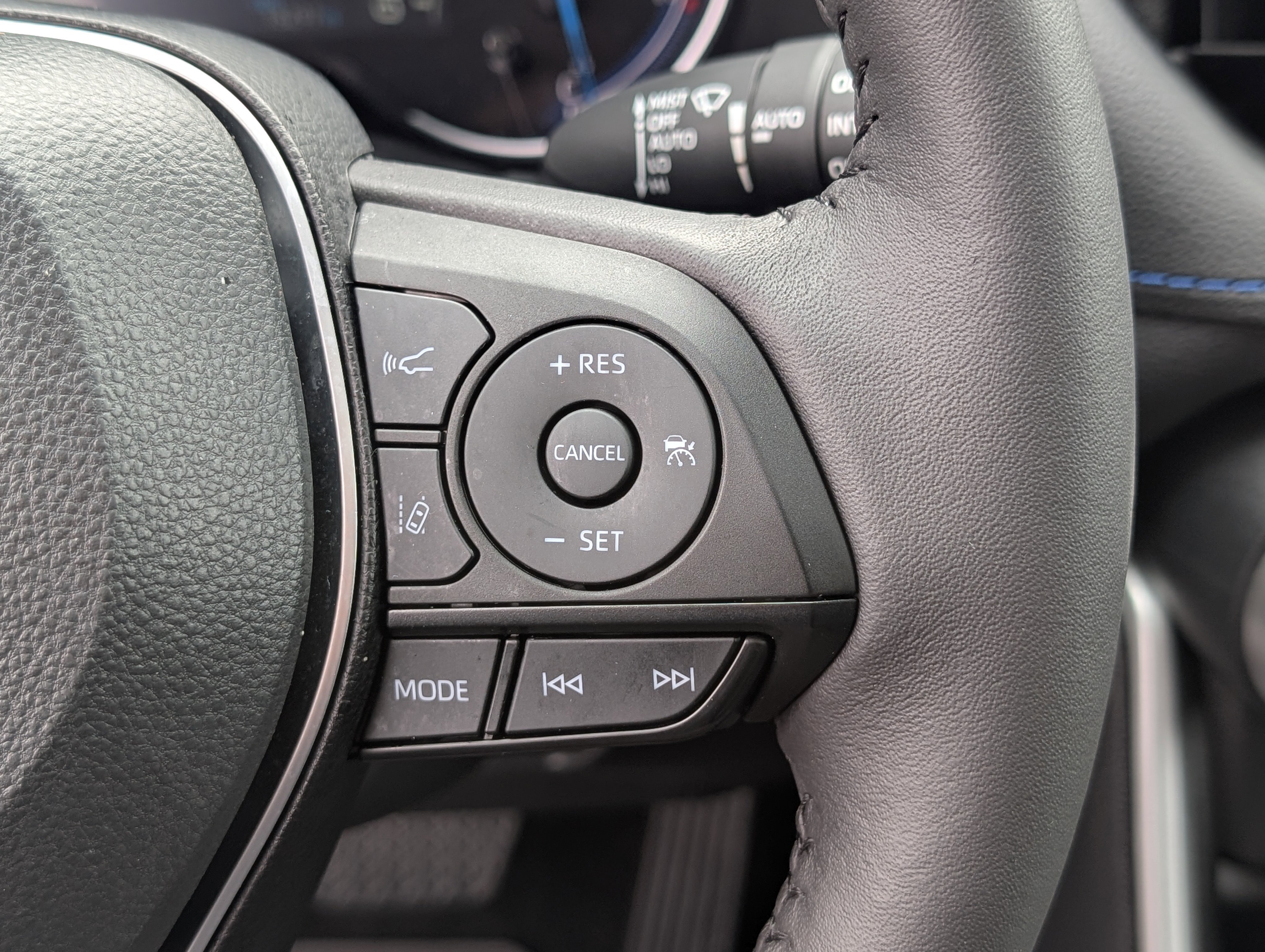 Used 2024 Toyota RAV4 SE w/ Convenience Package image 24