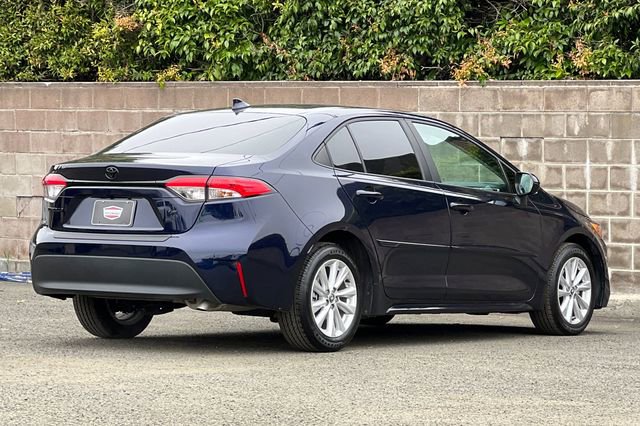 Used 2025 Toyota Corolla LE w/ LE Premium Package FWD image 5