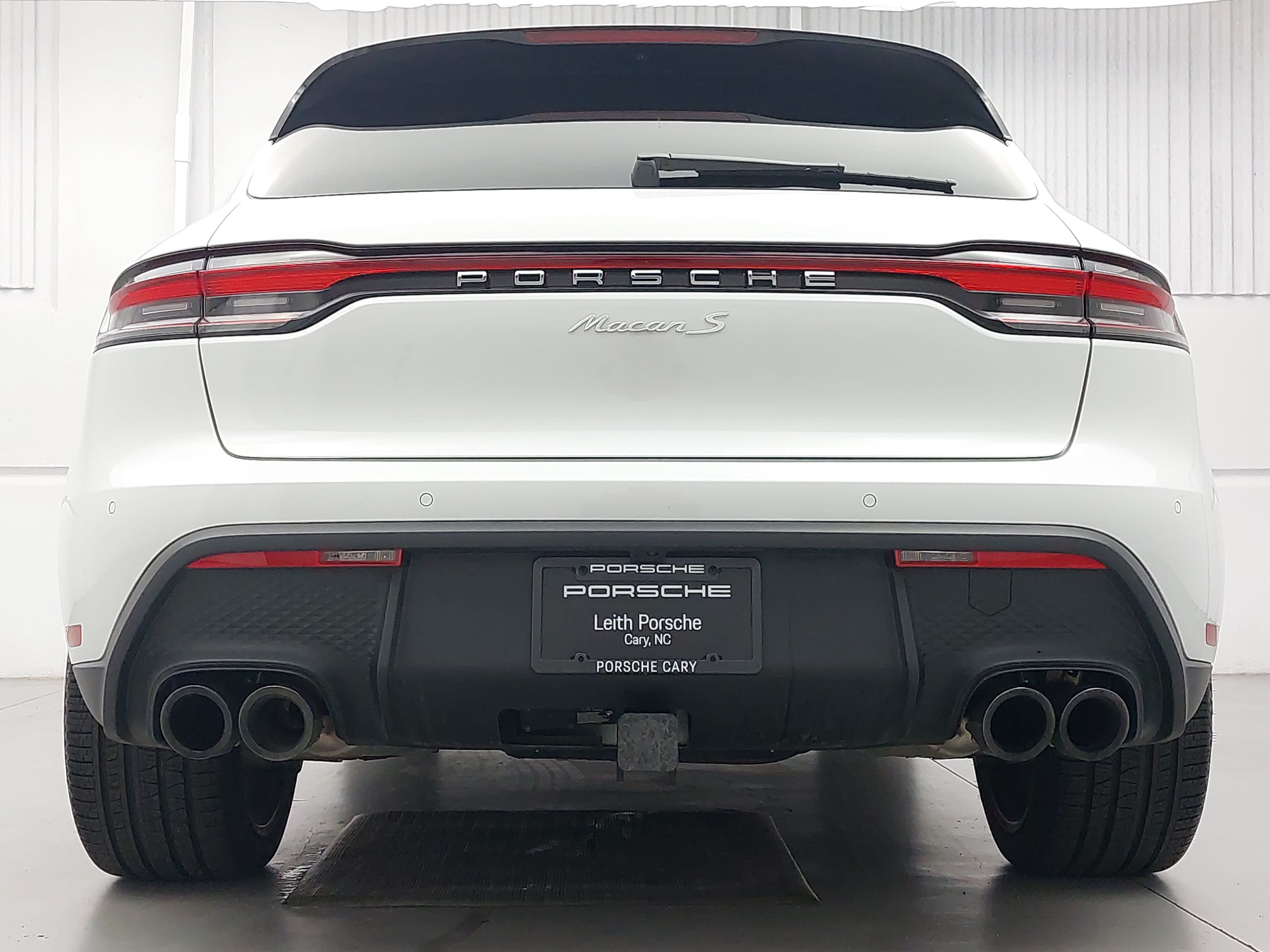 Certified 2025 Porsche Macan S AWD/4WD image 6